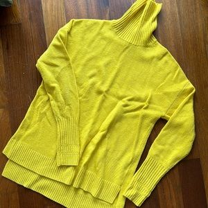 J.Crew Yellow Turtle Neck Sweater 40% Wool Size S